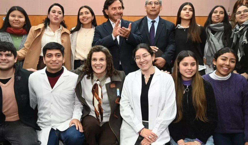 Sáenz anunció becas para estudiantes de Medicina y una inversión de $2 mil millones para fortalecer las escuelas técnicas