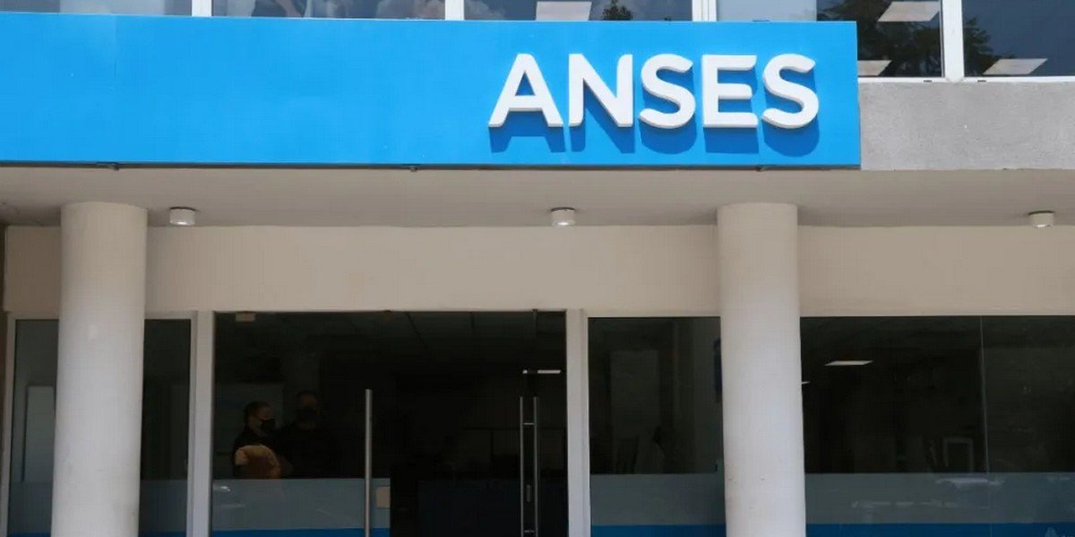 ANSES reprogramó los pagos de agosto por el feriado del 17: a quiénes afecta