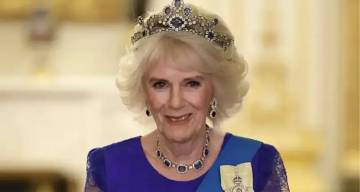 El vino y el cigarrillo complican la salud de la reina de Inglaterra