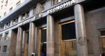 A la espera del FMI y con los mercados tensionados, Economía anunció licitación de deuda en pesos