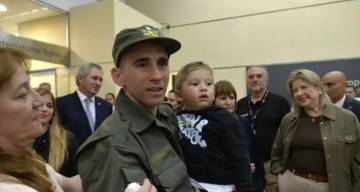 Abrazos, llanto y alivio: así fue el emotivo reencuentro de Nahuel Gallo con su familia tras 448 días en Venezuela