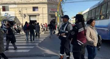 Tensión en el Mercado San Miguel: incidentes entre puesteros y nuevos vendedores ambulantes