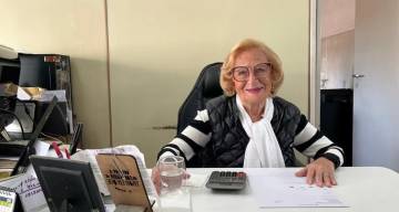 Tiene 100 años, todavía trabaja y cuenta el secreto de la felicidad